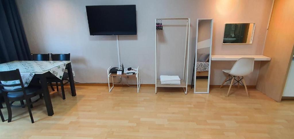 Jsm Studio Hongdae Сеул Экстерьер фото